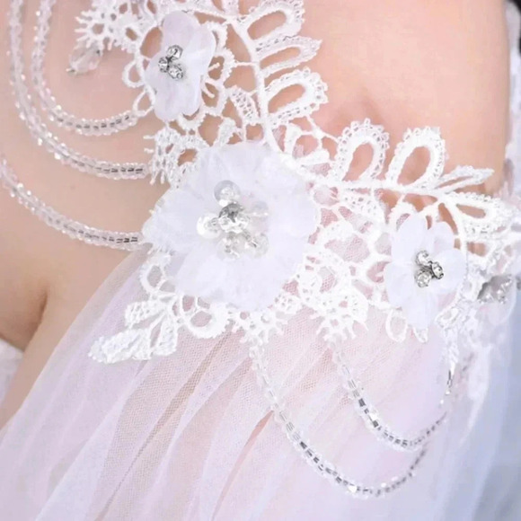 (ON SALE) Beautiful Long Lace Wedding Cape Crystal Bead Wedding Cape - Picture 4 of 7